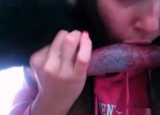 Rear end is getting a perfect head by a zoophile