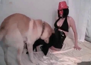 This chick wears a fedora and gets banged by a hound