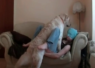 Nude posing session in front a mutt