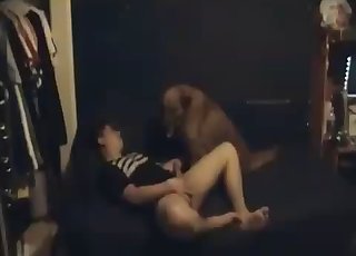 Stud jerks it while making out with a dog